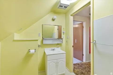 Bath - 565 E 600 N, Logan, UT 84321 photo 3 of 4