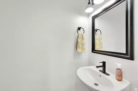 Bath - 952 W 1910 S, Syracuse, UT 84075 photo 1 of 5