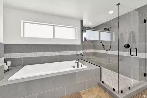 Bath - 952 W 1910 S, Syracuse, UT 84075 photo 3 of 5