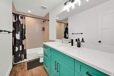 Bath - 952 W 1910 S, Syracuse, UT 84075 photo 2 of 5
