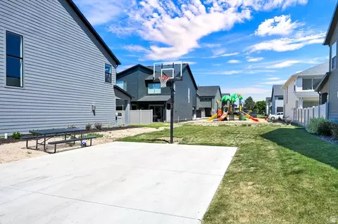 Exterior - 952 W 1910 S, Syracuse, UT 84075 photo 10 of 11
