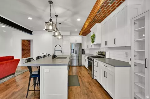 Kitchen - 952 W 1910 S, Syracuse, UT 84075 photo 4 of 5