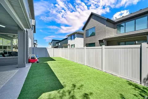 Exterior - 952 W 1910 S, Syracuse, UT 84075 photo 7 of 11