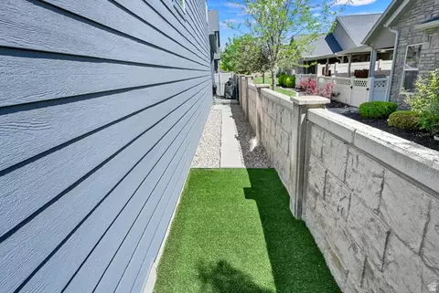 Exterior - 952 W 1910 S, Syracuse, UT 84075 photo 9 of 11