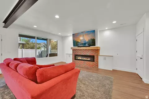 Living - 952 W 1910 S, Syracuse, UT 84075 photo 1 of 2