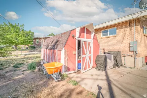 Exterior - 417 Marilyn Dr, Clearfield, UT 84015 photo 2 of 3