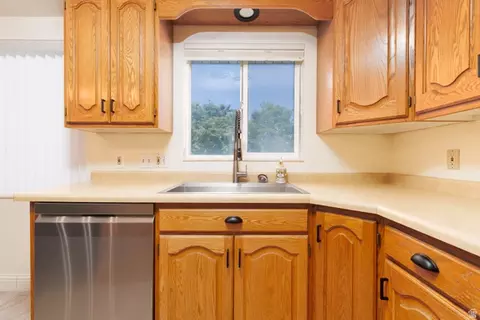 Kitchen - 1104 E 5235 S, Murray, UT 84117 photo 2 of 4