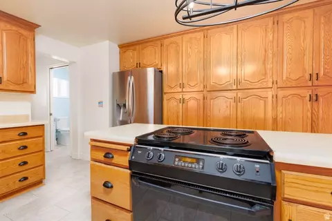 Kitchen - 1104 E 5235 S, Murray, UT 84117 photo 3 of 4