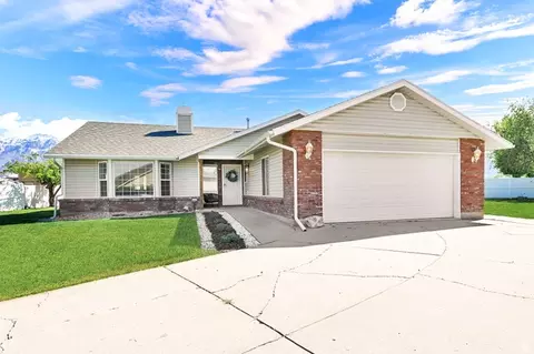2476 W Clydesdale Ct N, Farr West, UT 84404