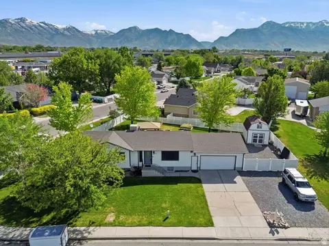 1438 N Trinnaman Ln W, Lehi, UT 84043