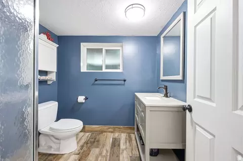 Bath - 9510 S 2280 E, Sandy, UT 84092 photo 4 of 4