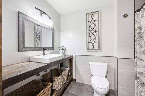 Bath - 9510 S 2280 E, Sandy, UT 84092 photo 2 of 4