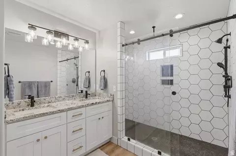 Bath - 625 E 100 S, Ephraim, UT 84627 photo 2 of 3
