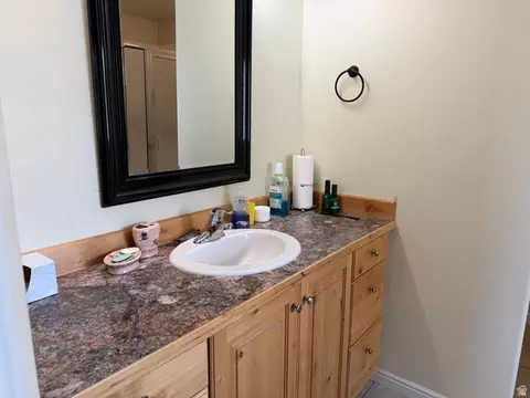 Bath - 1789 S 190 E, Roosevelt, UT 84066 photo 1 of 5