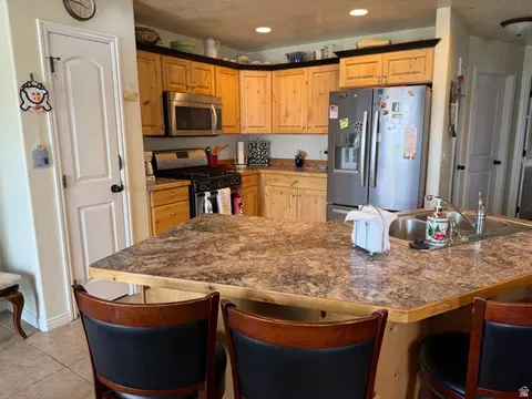 Kitchen - 1789 S 190 E, Roosevelt, UT 84066 photo 3 of 5