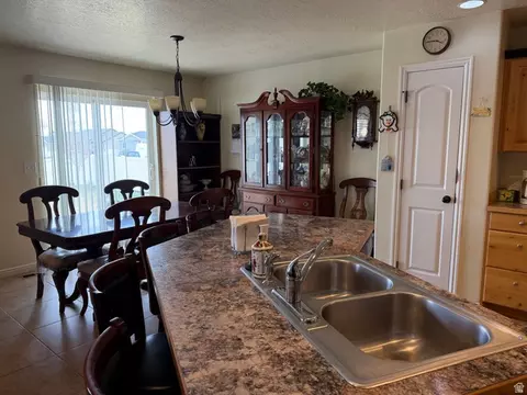 Kitchen - 1789 S 190 E, Roosevelt, UT 84066 photo 1 of 5