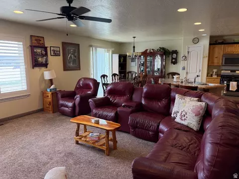 Living - 1789 S 190 E, Roosevelt, UT 84066 photo 3 of 4