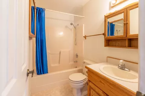 Bath - 1225 Boulder Ave, Moab, UT 84532 photo 2 of 3