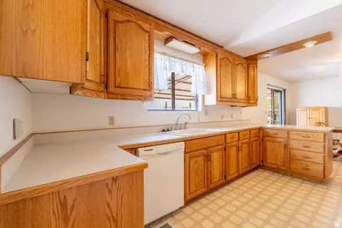 Kitchen - 1225 Boulder Ave, Moab, UT 84532 photo 4 of 4