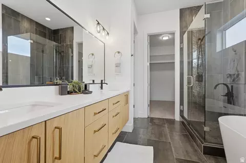Bath - 653 E Vandalay Ln, Draper, UT 84020 photo 1 of 4