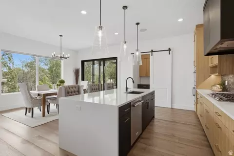 Dining - 653 E Vandalay Ln, Draper, UT 84020 photo 5 of 6