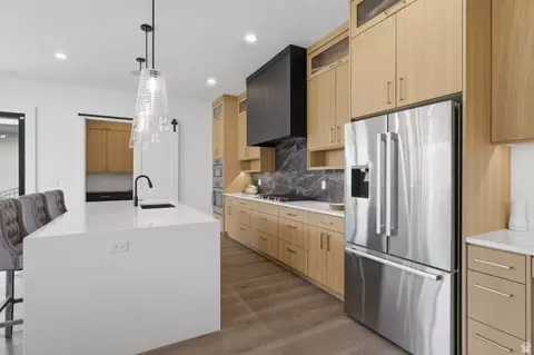 Kitchen - 653 E Vandalay Ln, Draper, UT 84020 photo 2 of 3