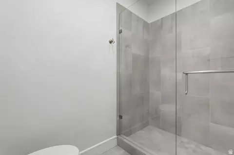 Bath - 653 E Vandalay Ln, Draper, UT 84020 photo 3 of 4