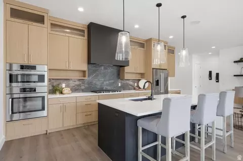 Kitchen - 653 E Vandalay Ln, Draper, UT 84020 photo 3 of 3