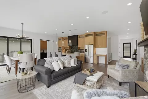 Living - 653 E Vandalay Ln, Draper, UT 84020 photo 4 of 5