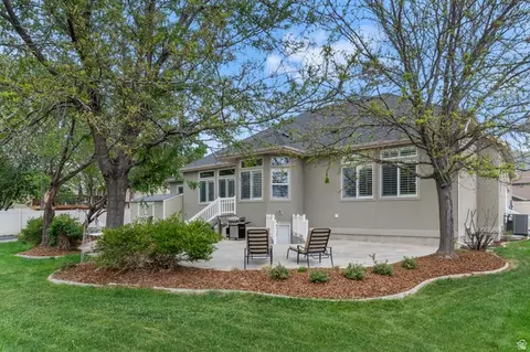 Exterior - 439 E Stokes Ave, Draper, UT 84020 photo 5 of 11