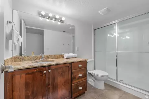 Bath - 439 E Stokes Ave, Draper, UT 84020 photo 6 of 6