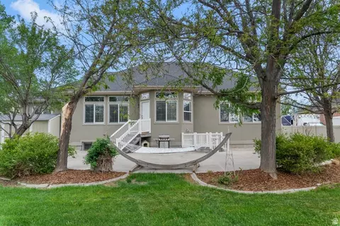 Exterior - 439 E Stokes Ave, Draper, UT 84020 photo 4 of 11