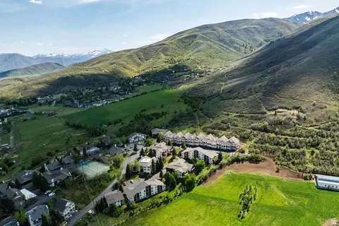 View/Area - 1029 Zermatt Dr #8, Midway, UT 84049 photo 3 of 7