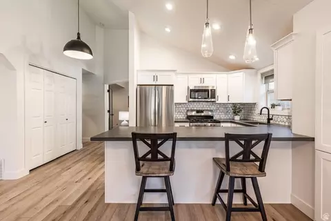 Kitchen - 1029 Zermatt Dr #8, Midway, UT 84049 photo 2 of 2