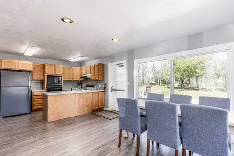 Dining - 1029 Zermatt Dr #8, Midway, UT 84049 photo 3 of 4