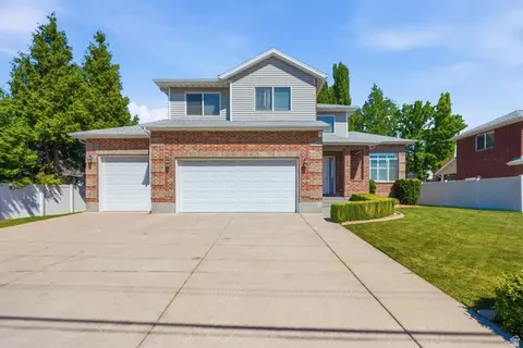 914 N 400 W, Centerville, UT 84014