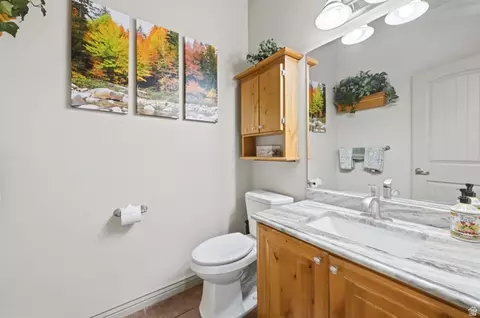Bath - 914 N 400 W, Centerville, UT 84014 photo 1 of 4
