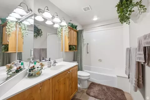 Bath - 914 N 400 W, Centerville, UT 84014 photo 4 of 4