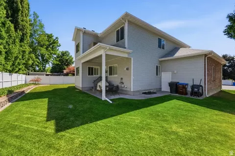 Exterior - 914 N 400 W, Centerville, UT 84014 photo 5 of 6