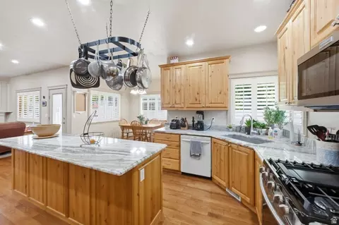 Kitchen - 914 N 400 W, Centerville, UT 84014 photo 2 of 3