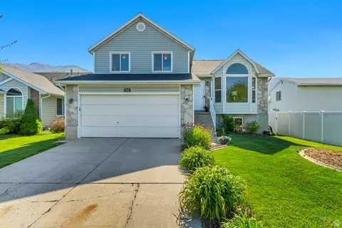 916 N 1100 W, Farmington, UT 84025