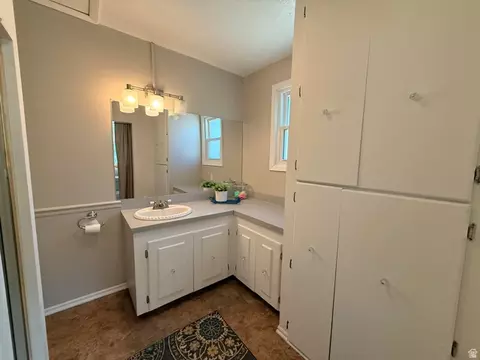 Bath - 3462 Eccles Ave, Ogden, UT 84403 photo 2 of 2