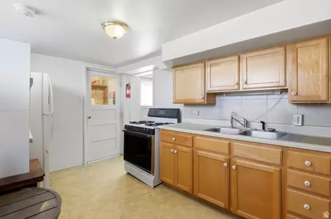 Kitchen - 442 N 200 E, Provo, UT 84606 photo 9 of 12
