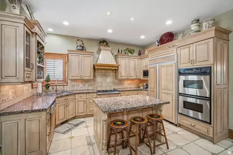 Kitchen - 1 Pepperwood Pointe, Sandy, UT 84092 photo 2 of 4