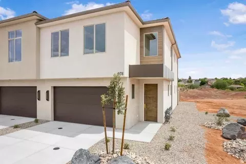 978 N Manen St, Washington, UT 84780