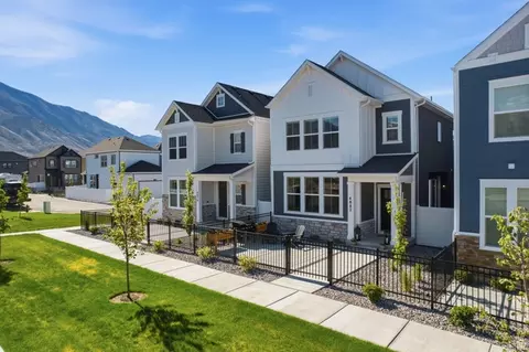 4882 W Coulter Ct, Highland, UT 84003