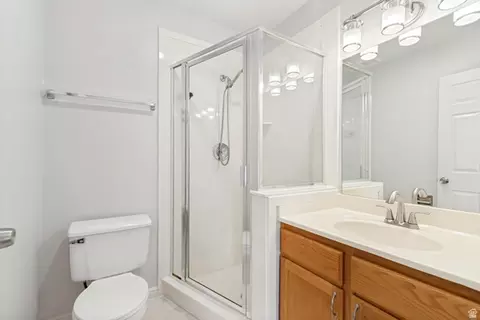 Bath - 18 W 680 N, Orem, UT 84057 photo 3 of 4