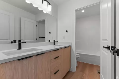 Bath - 241 E 670 S #8, Payson, UT 84651 photo 4 of 4