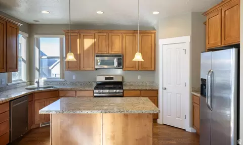 Kitchen - 1420 E Firelight Way, Sandy, UT 84092 photo 3 of 5