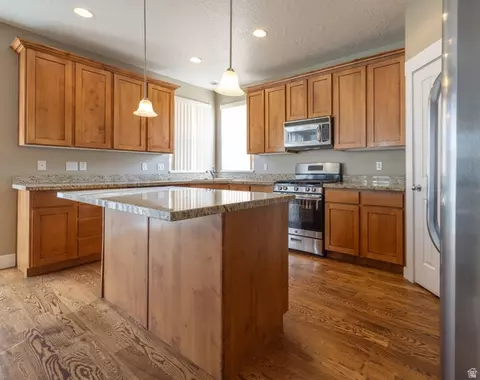 Kitchen - 1420 E Firelight Way, Sandy, UT 84092 photo 4 of 5